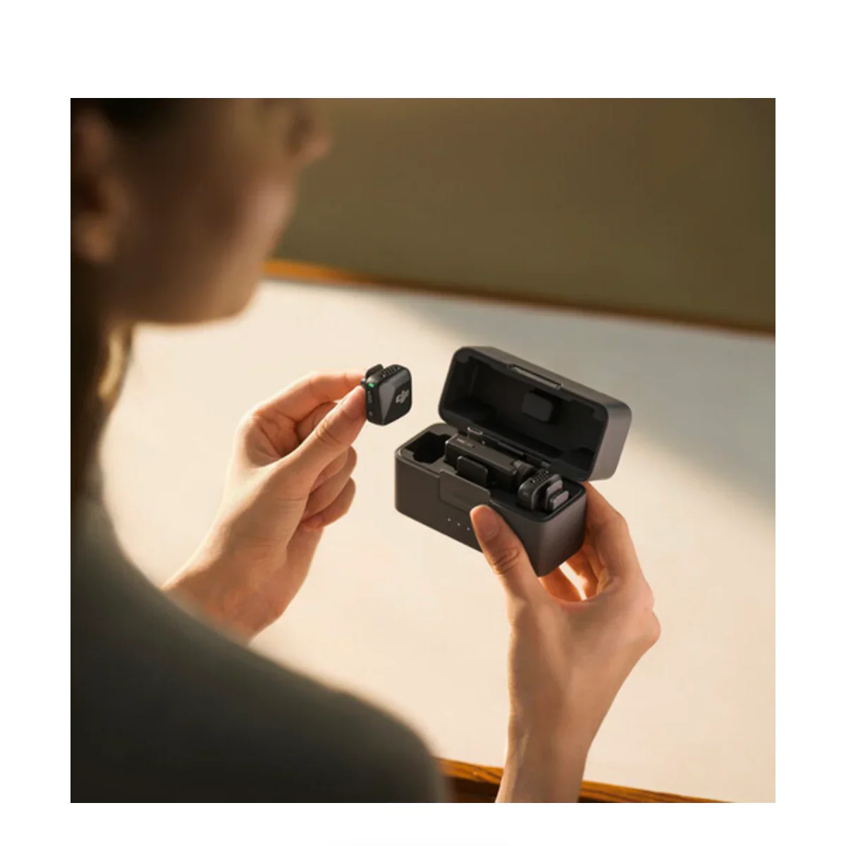 DJI Mic Mini 2-Person Compact Wireless Microphone System for Camera & Smartphone (2.4 GHz) - Image 7
