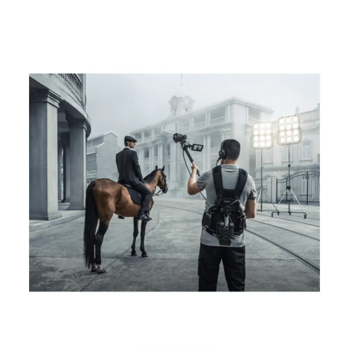 DJI RS 3 Pro Gimbal Stabilizer Combo - Image 11