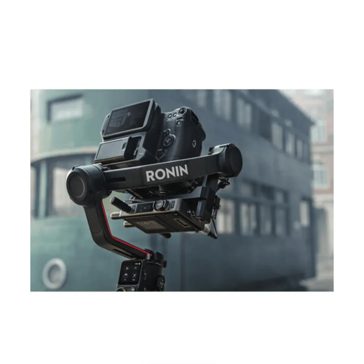DJI RS 3 Pro Gimbal Stabilizer Combo - Image 17