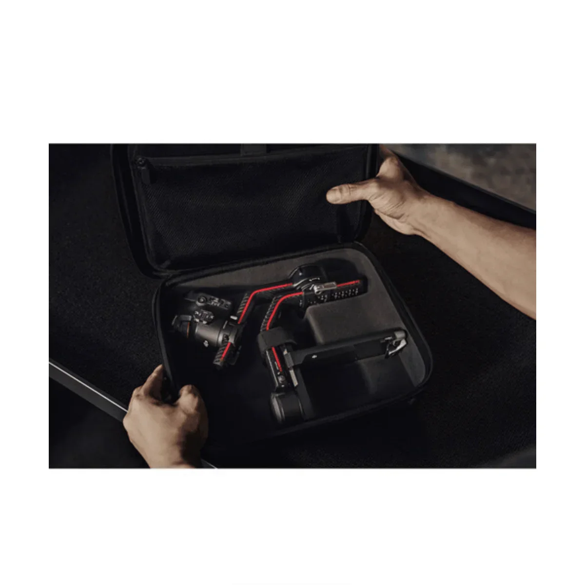 DJI RS 3 Pro Gimbal Stabilizer Combo - Image 18