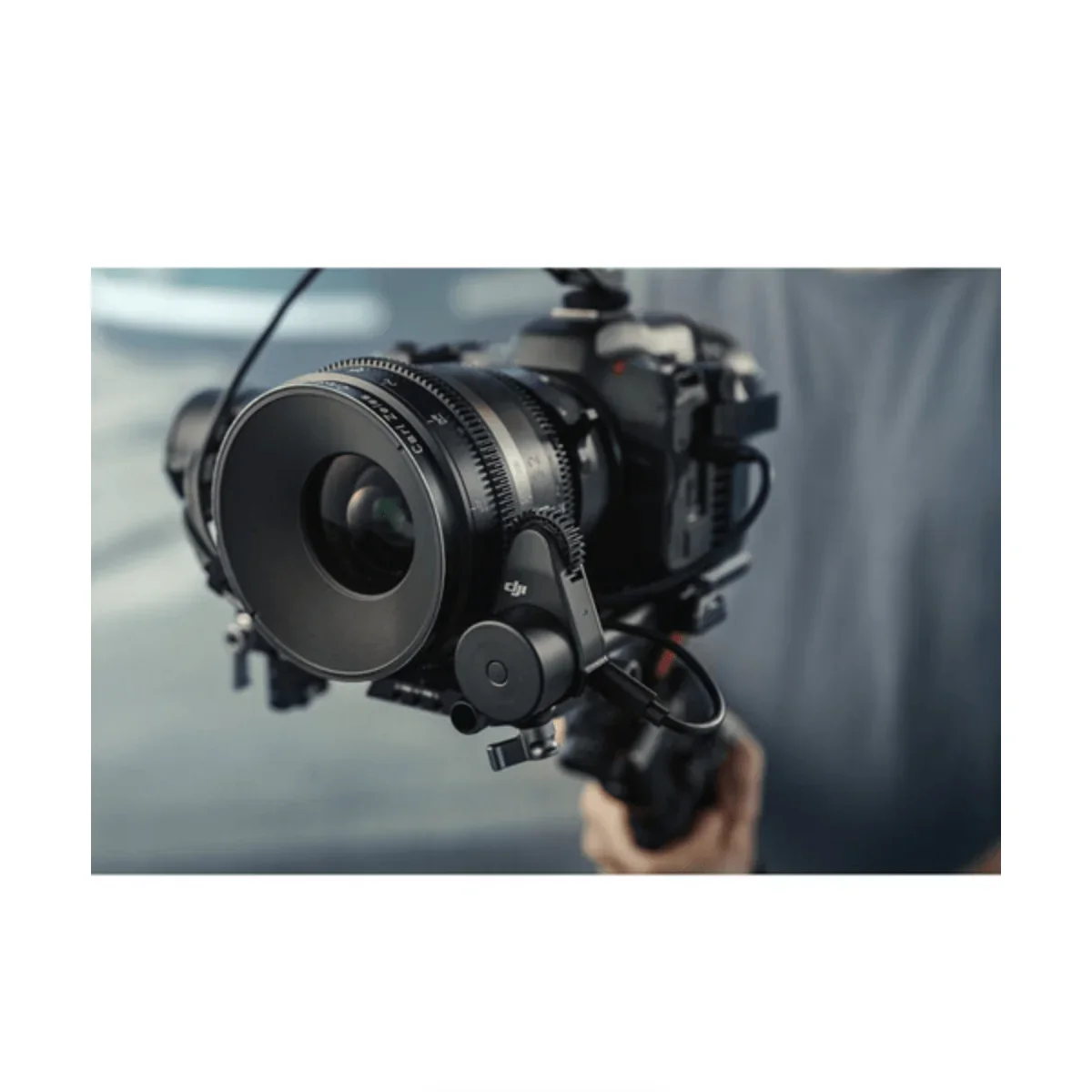 DJI RS 3 Pro Gimbal Stabilizer Combo - Image 25