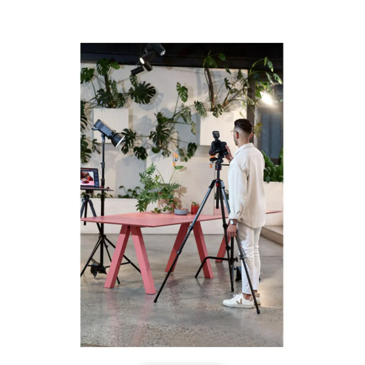 Manfrotto MT055CXPRO3 Carbon Fiber Tripod with MHXPRO-3W Head & Move Quick Release Kit - Image 8
