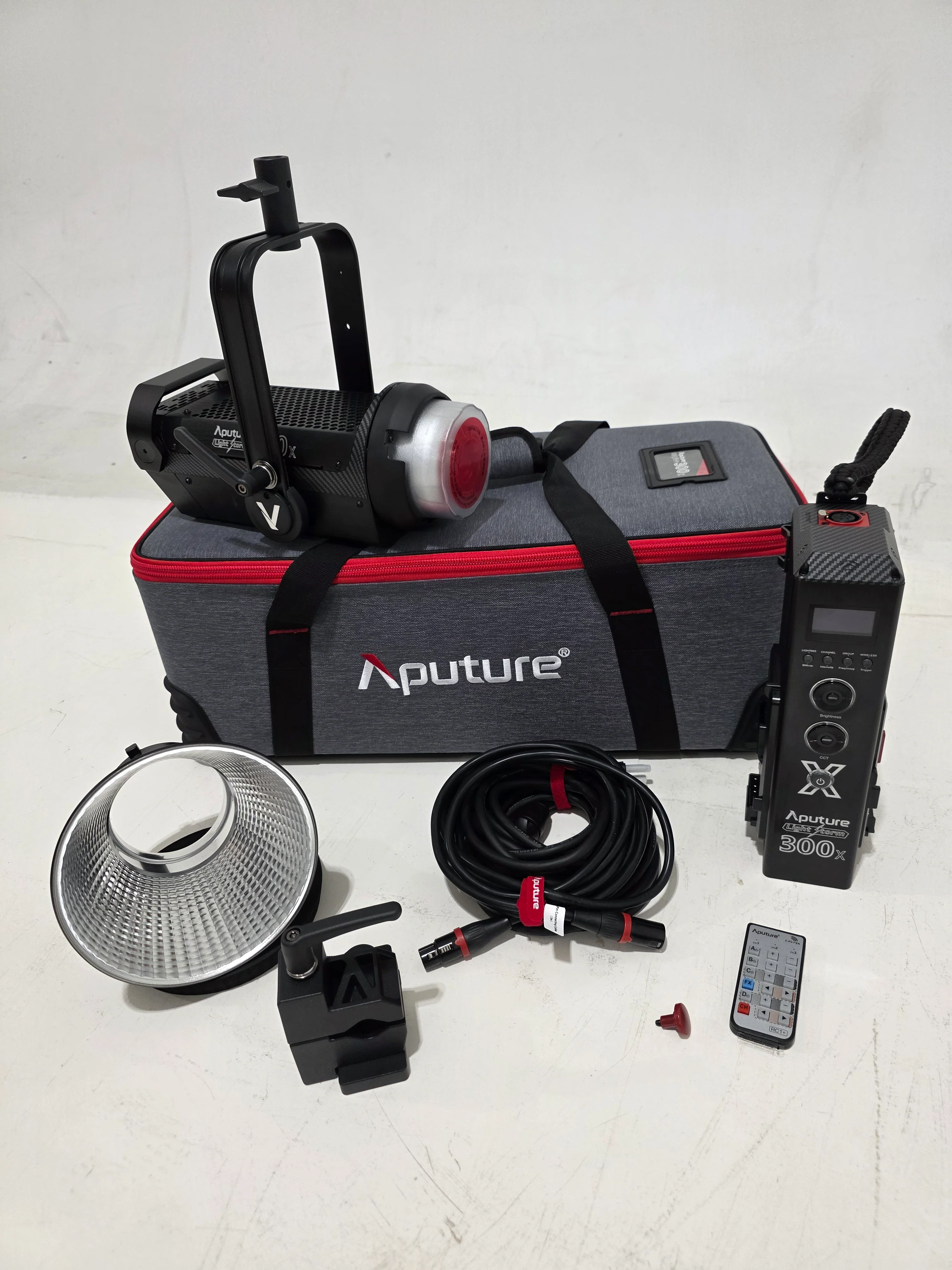 * OPEN BOX EXCELLENT * Aputure Light Storm LS300X LED Light Kit with V-Mount Battery Plate
