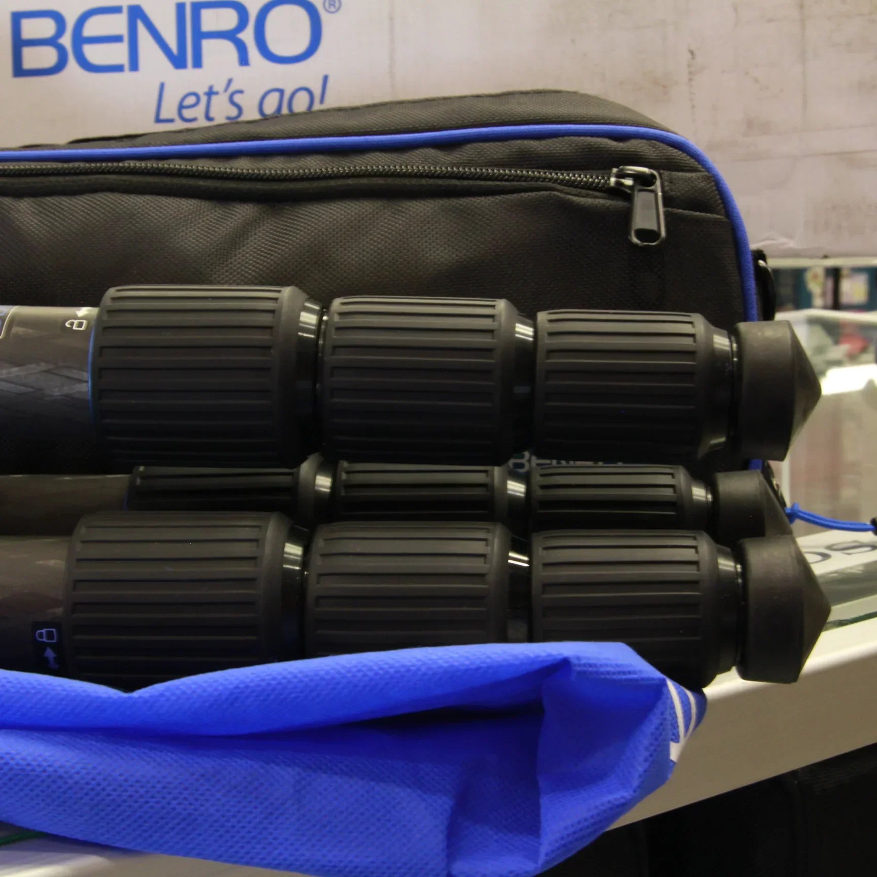* OPEN BOX EXCELLENT * Benro TMA38CL Long Series 3 Mach3 Carbon Fiber Tripod - Image 6