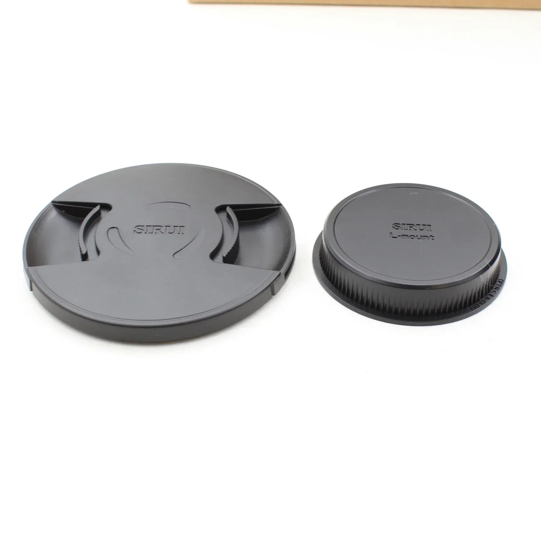 * OPEN BOX EXCELLENT * Sirui 35mm T2.9 1.6x Full-Frame Anamorphic Lens (Leica L) - Image 10