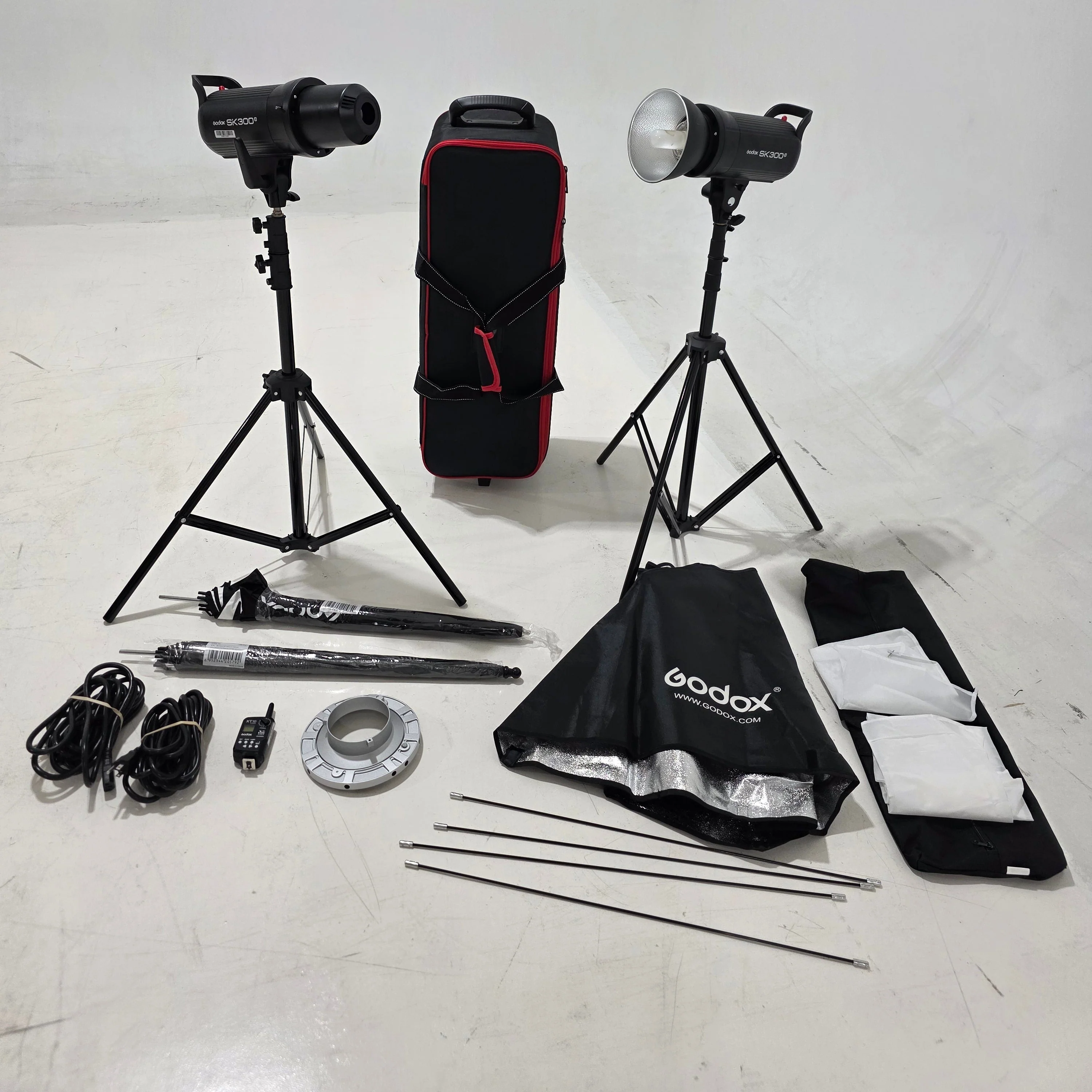 * OPEN BOX GOOD * Godox SK300 II 2-Light Studio Flash Kit