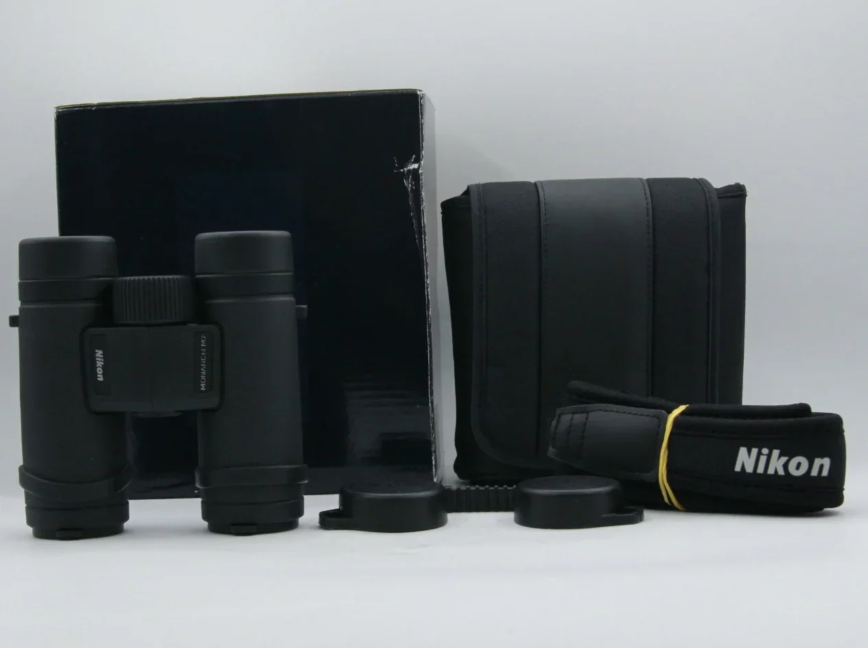 * OPEN BOX GOOD * Nikon 10x30 Monarch M7 Binoculars