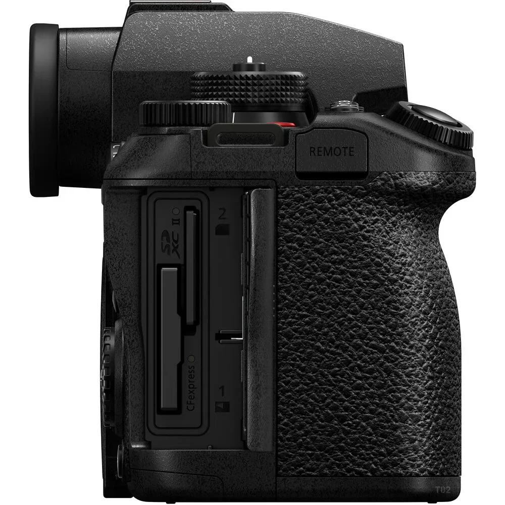 Panasonic Lumix S1R II Mirrorless Camera with 24-60mm f/2.8 Lens - Image 6
