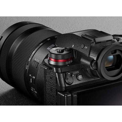 Panasonic Lumix S1R II Mirrorless Camera with 24-60mm f/2.8 Lens - Image 9