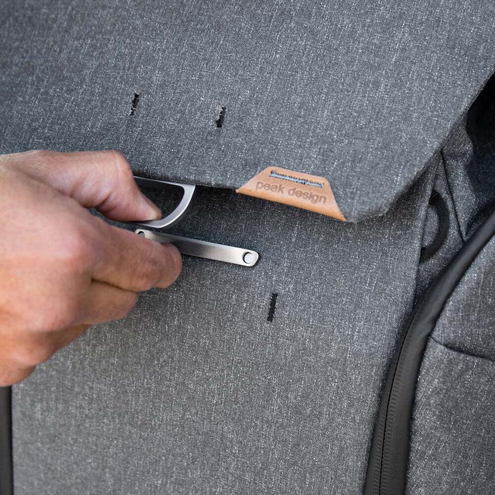 Peak Design Everyday Backpack v2 (20L, Charcoal) - Image 13