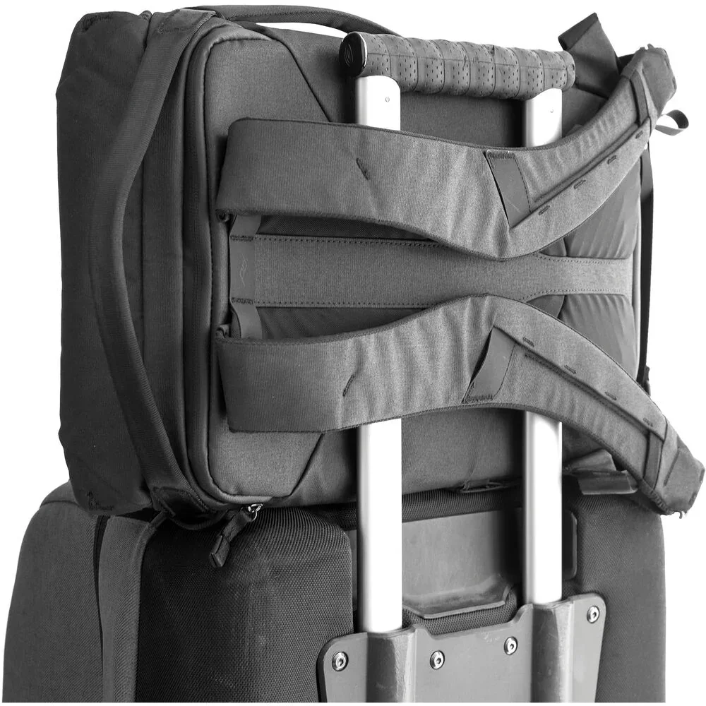 Peak Design Everyday Backpack v2 (20L, Charcoal) - Image 7