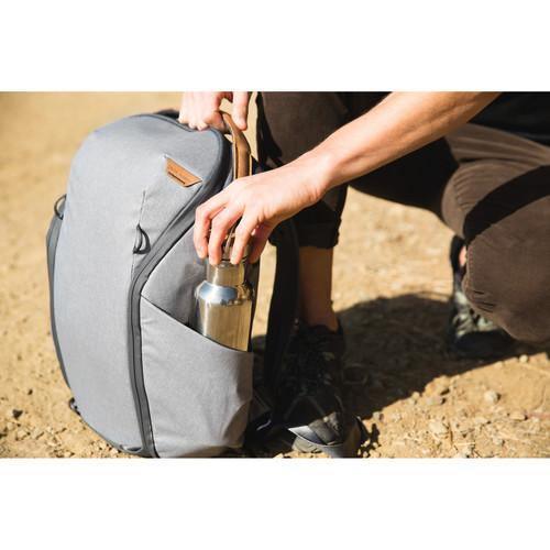 Peak Design Everyday Backpack Zip (15L, Ash) - Image 10