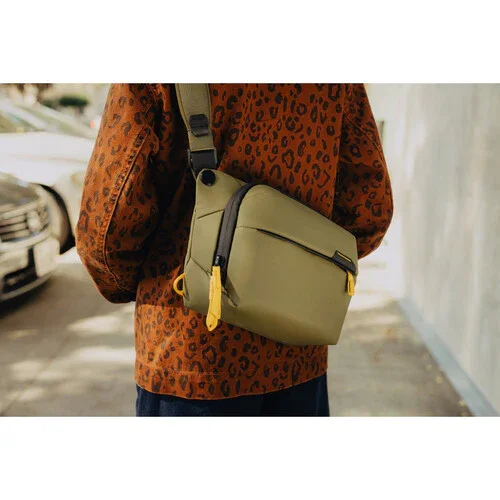 Peak Design Everyday Sling v3 (Kelp, 3L) - Image 8