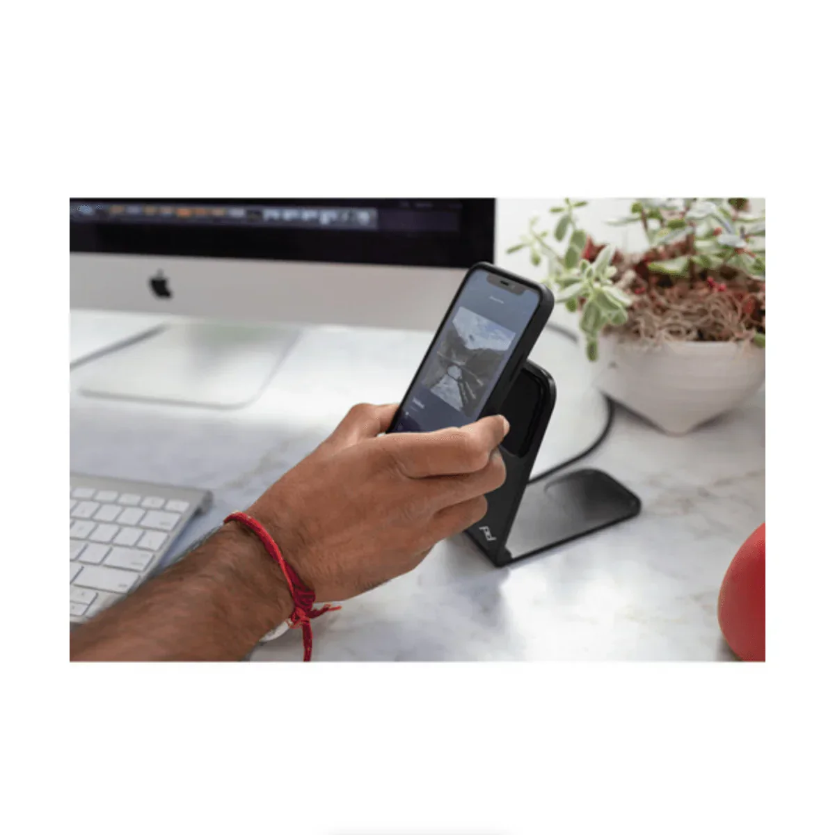 Peak Design Mobile Magnetic Wireless Smartphone Charging Stand - Image 7