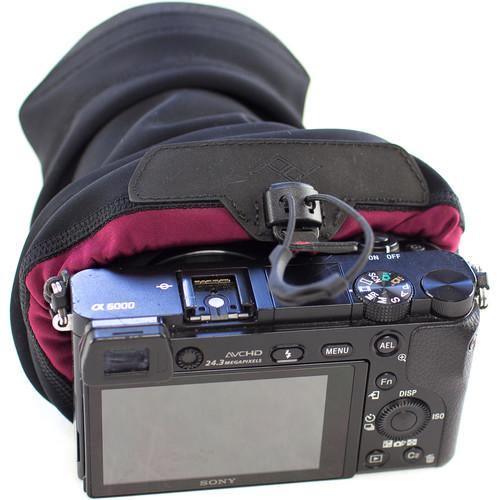 Peak Design Shell Form-Fitting Rain and Dust Cover - Medium (Black) - Image 3