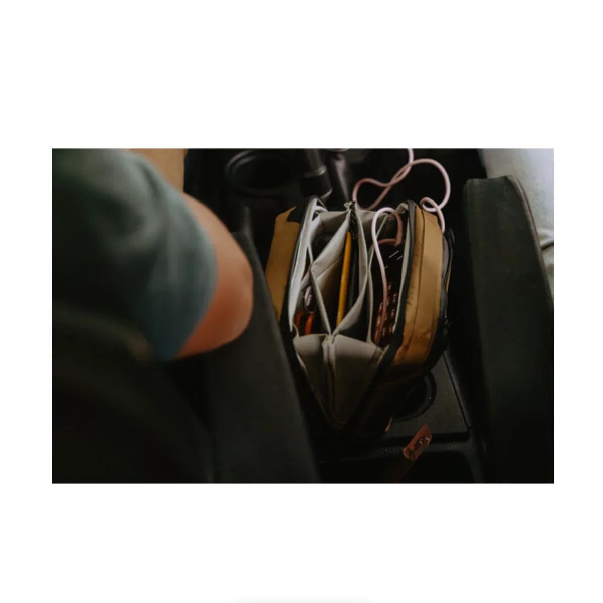 Peak Design Tech Pouch (Coyote) - Image 9