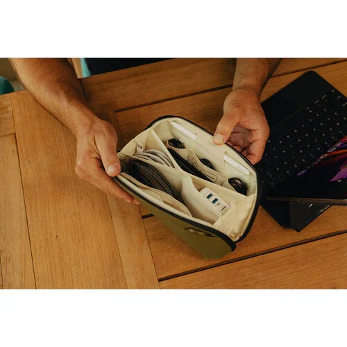 Peak Design Tech Small Pouch v3 (Kelp) - Image 4