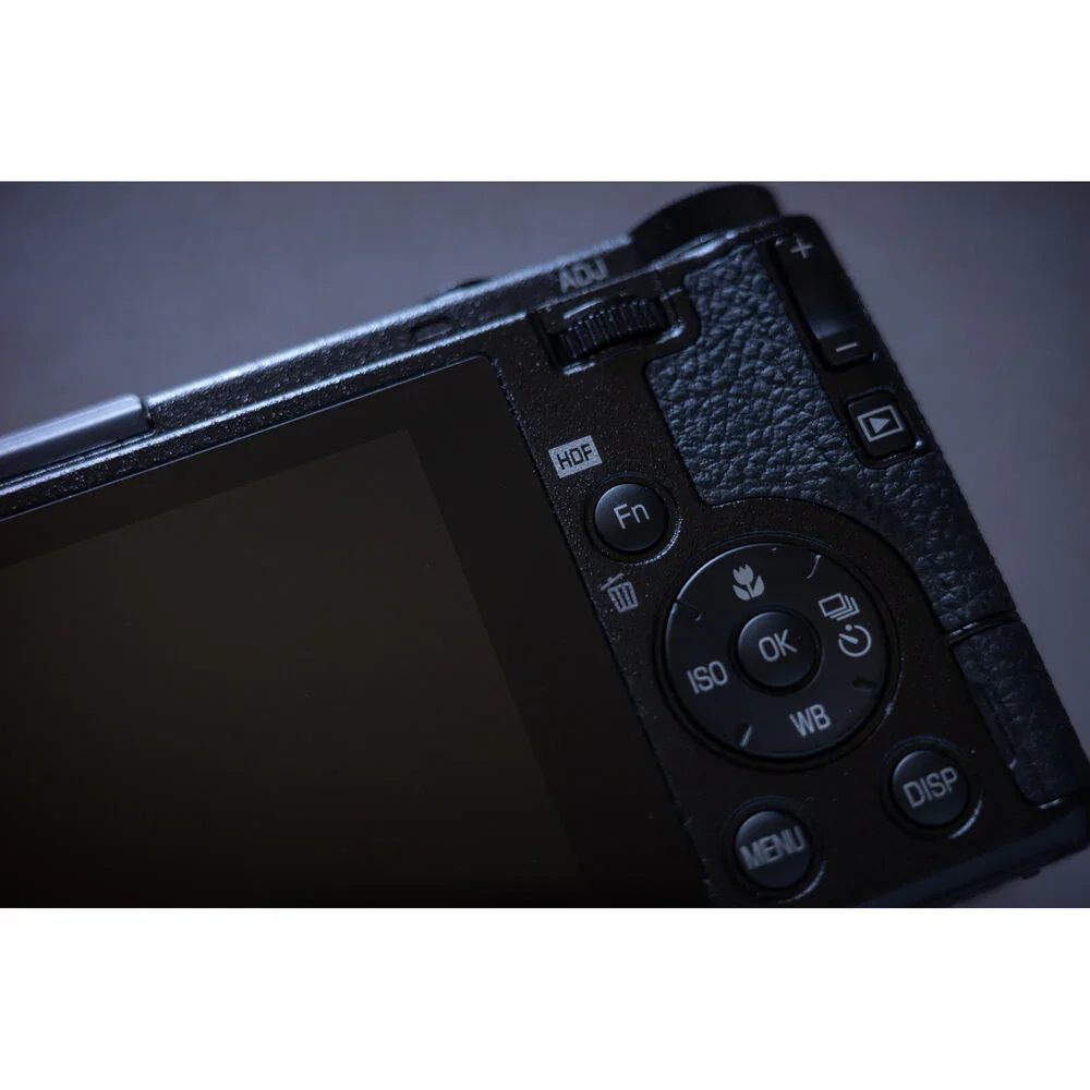 Ricoh GR IV HDF Digital Camera - Image 9