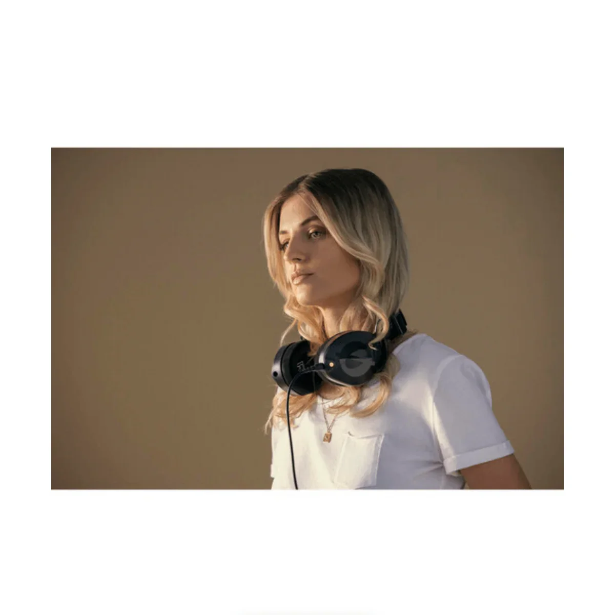 Rode NTH-100 Professional Closed-Back Over-Ear Headphones (Black) - Image 8