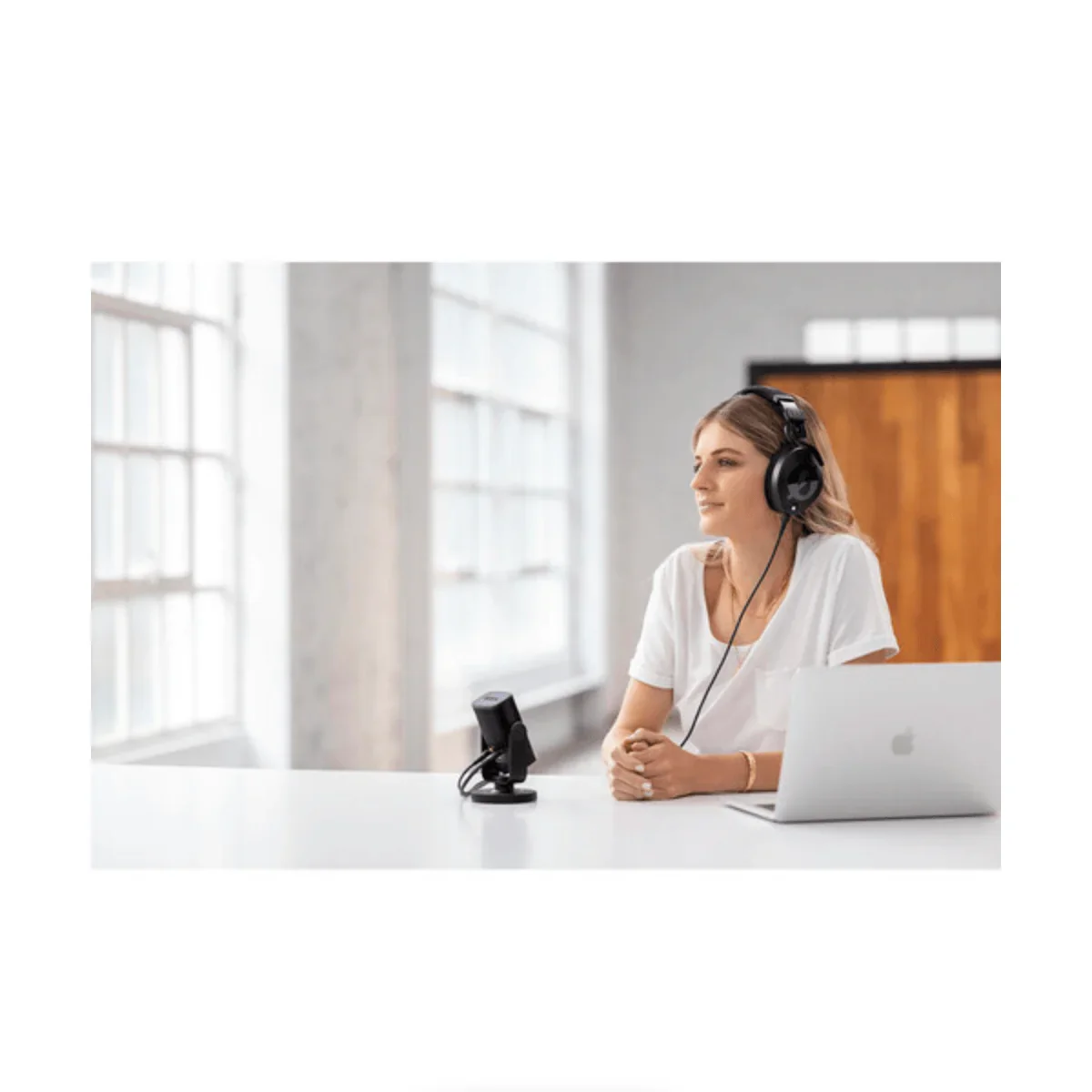Rode NTH-100 Professional Closed-Back Over-Ear Headphones (Black) - Image 9