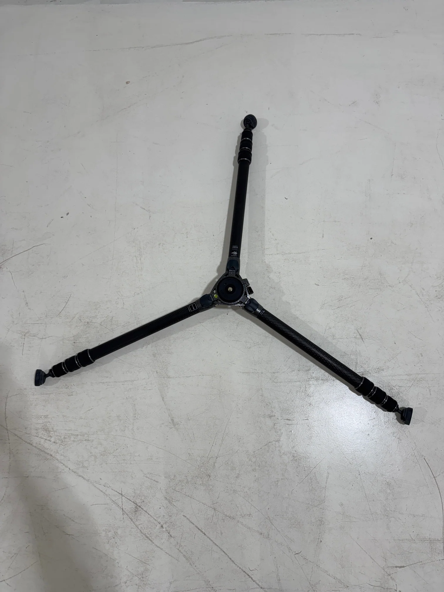 * USED * Gitzo GT4543LS Systematic Series 4 Carbon Fiber Tripod (Long) - Image 5