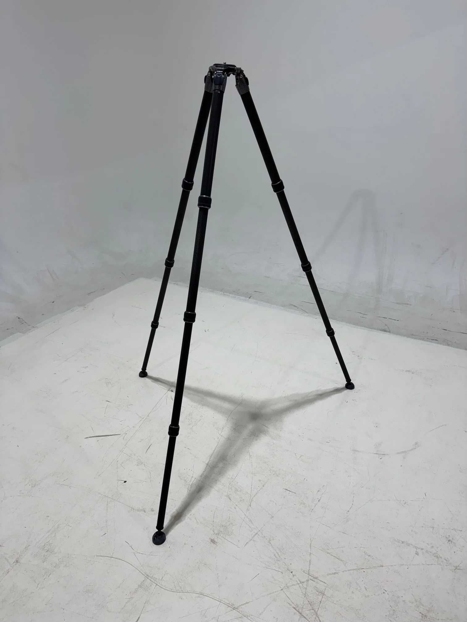 * USED * Gitzo GT4543LS Systematic Series 4 Carbon Fiber Tripod (Long) - Image 8