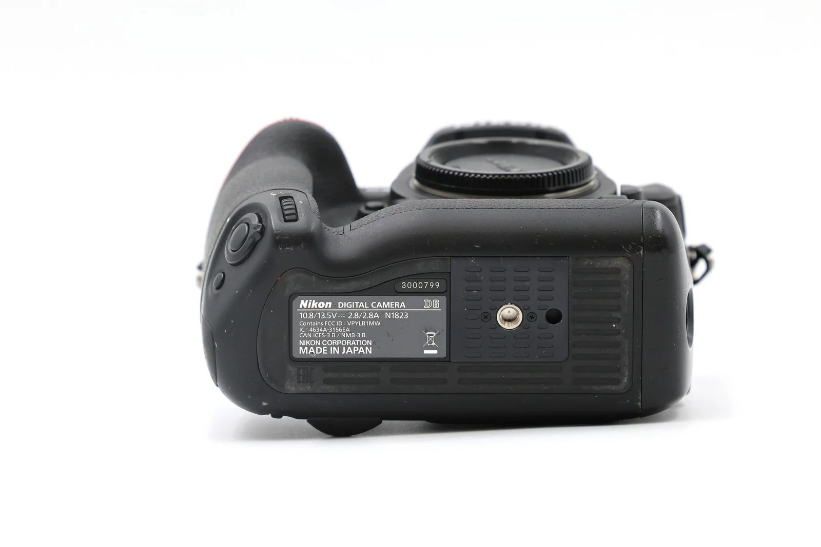 * USED * Nikon D6 20.8MP DSLR Camera - Image 8