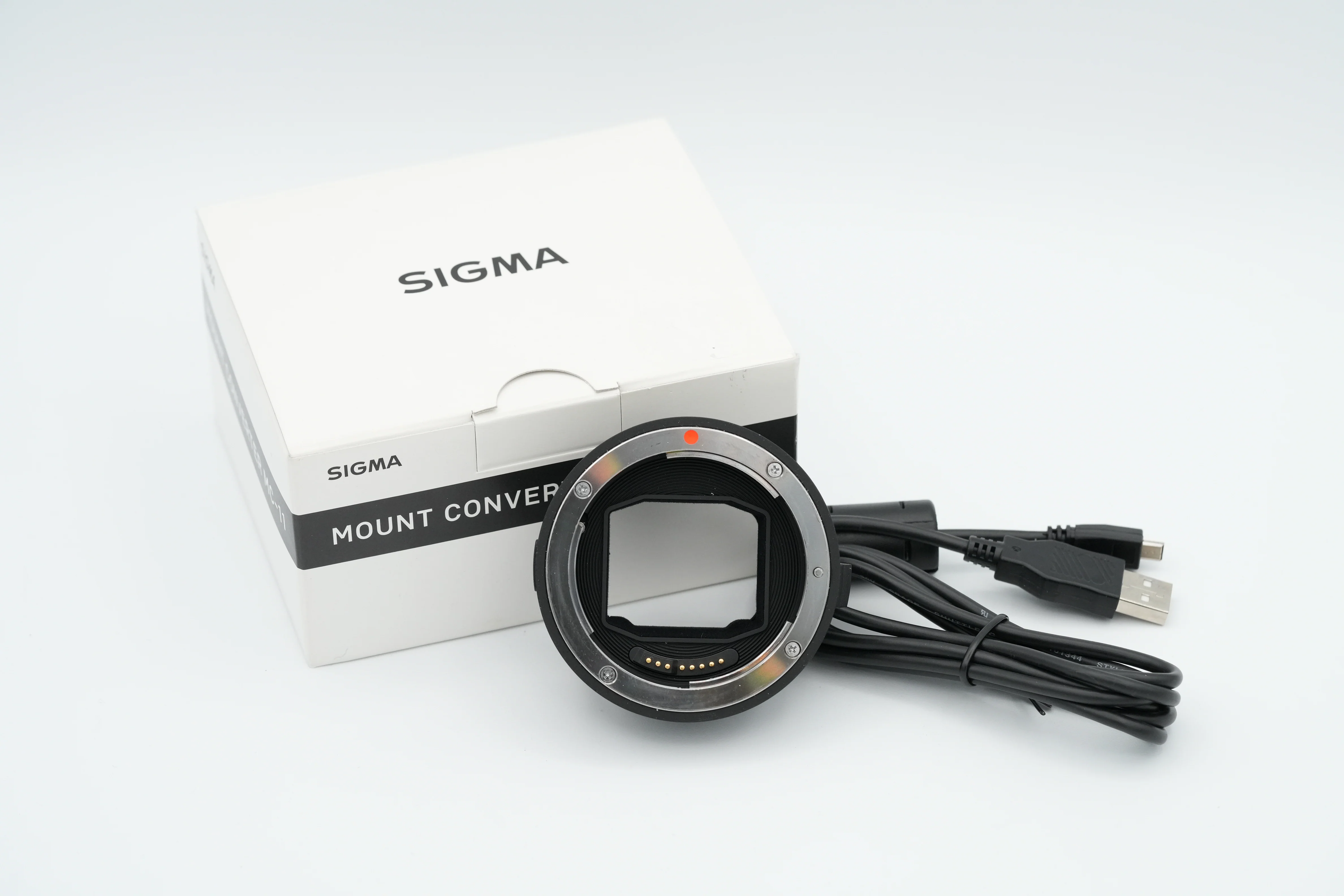 * USED * Sigma MC-11 Lens Mount Converter - Canon EF to Sony E-Mount