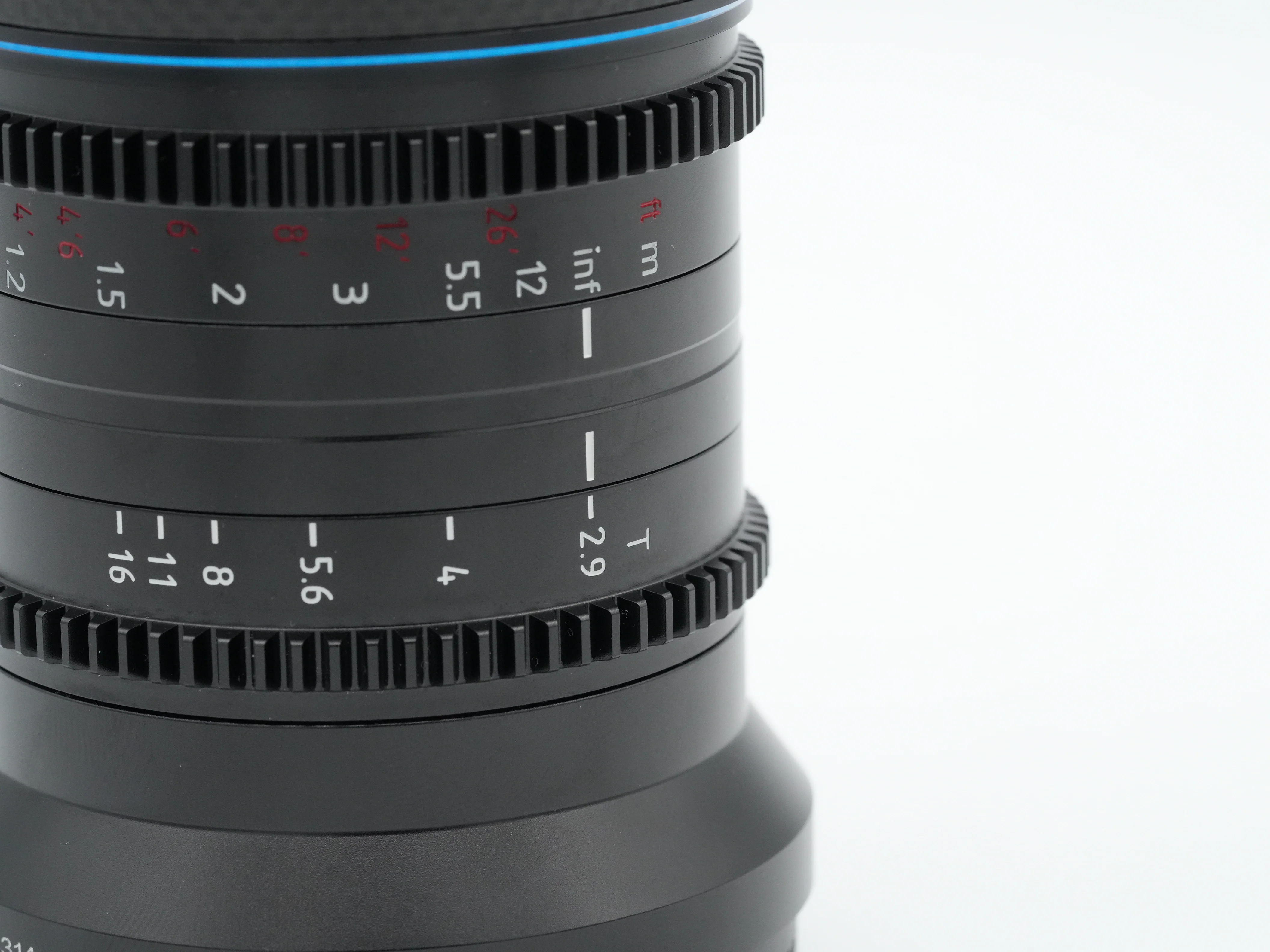 * USED * Sirui 35mm T/2.9 1.6x Carbon Fiber Anamorphic Lens for Nikon Z (Neutral Flare) - Image 9