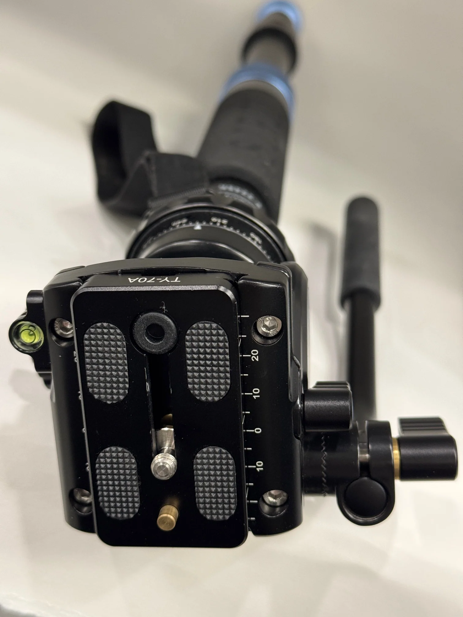 * USED * Sirui P-224SR Carbon Fiber Photo/Video Monopod and with VA-5 Fluid Video Head - Image 6