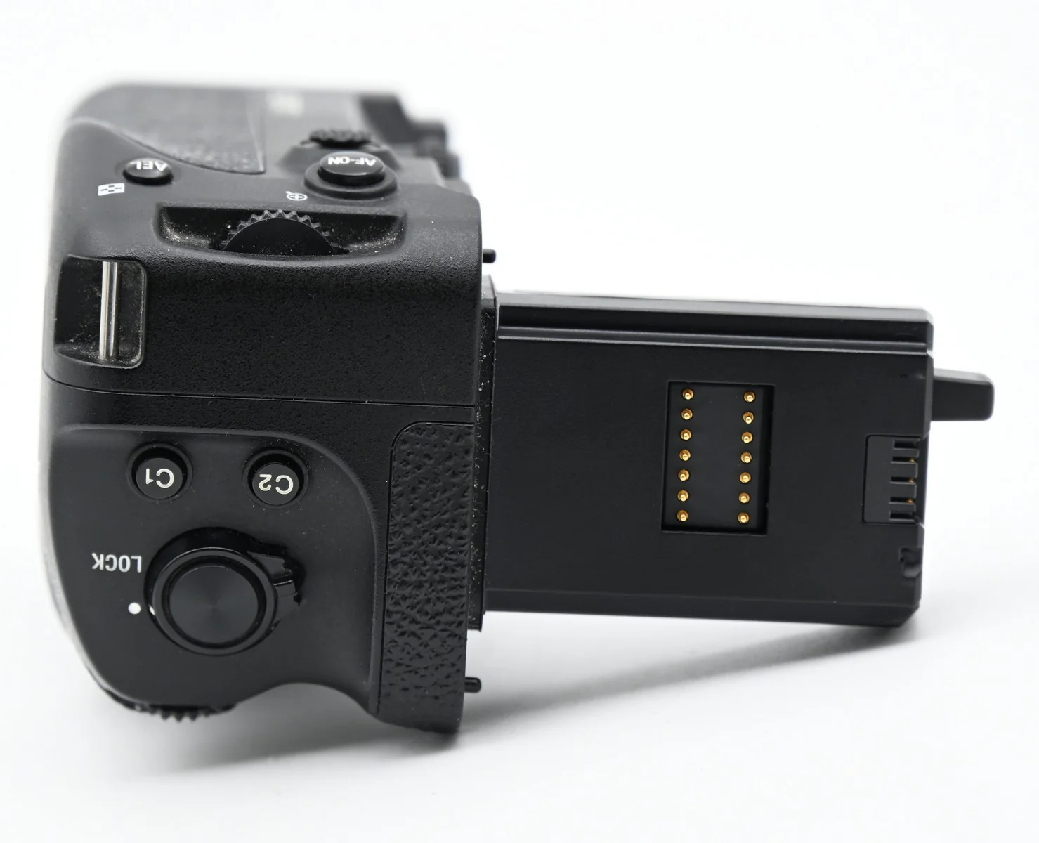 * USED * Sony VG-C4EM Vertical Grip for a7R IV, a7 IV, a9 II, a7S III - Image 4