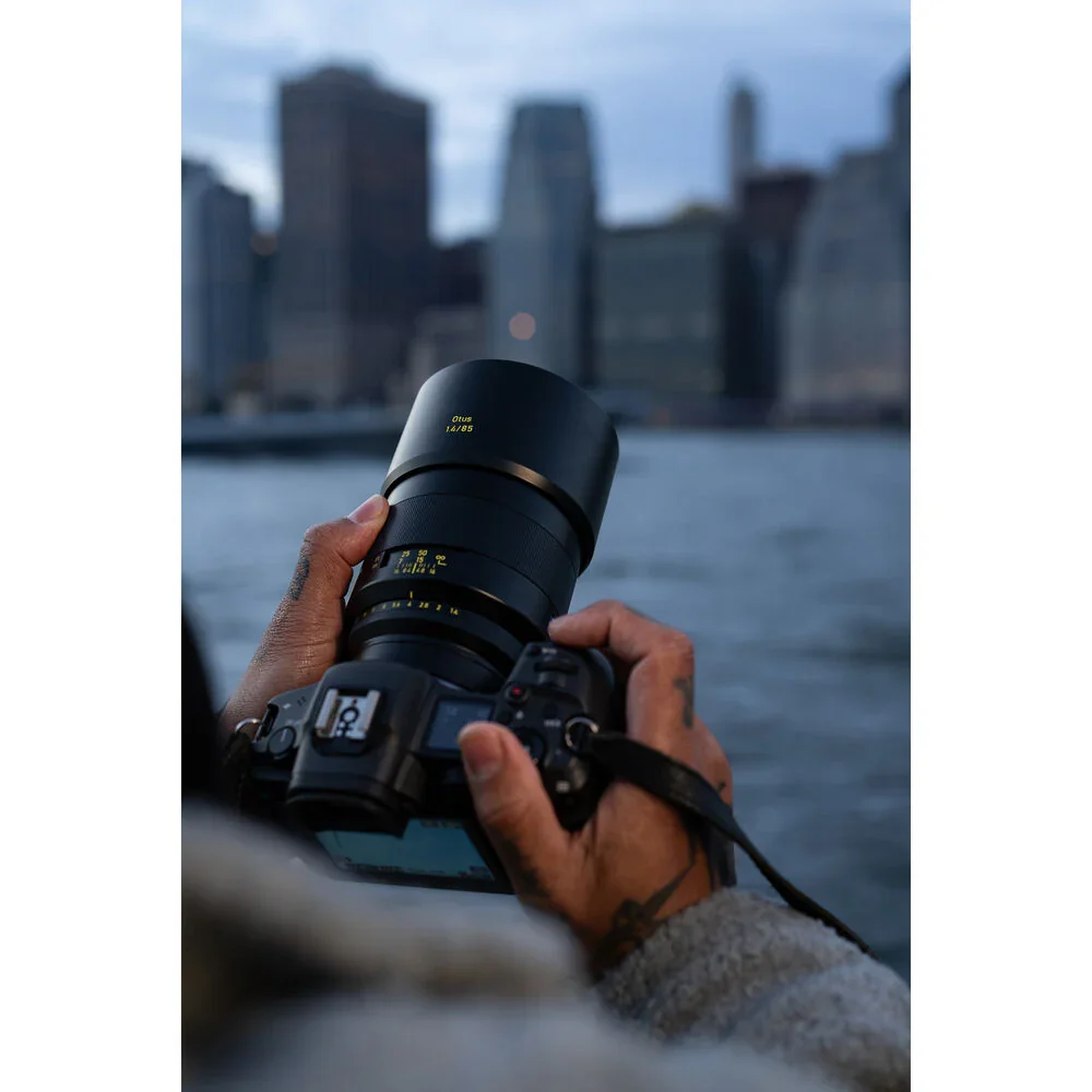 ZEISS Otus ML 85mm f/1.4 Lens for Canon RF - Image 8
