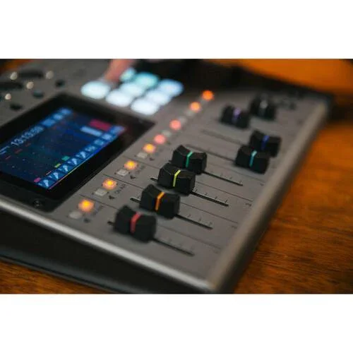 Zoom PodTrak P8 Portable Multitrack Podcast Recorder - Image 9